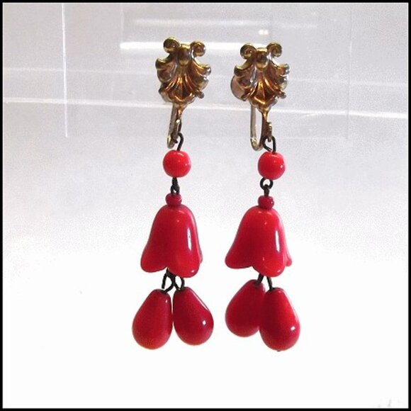 1940s Czech Red Glass Dangle Vintage Christmas Earrings 14558 - Picture 2 of 5